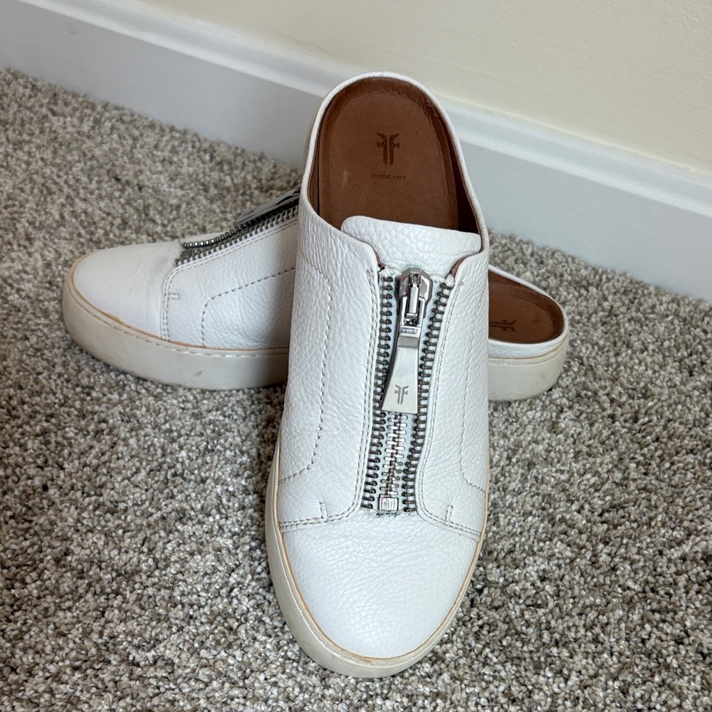 Frye Lena White Leather Zipper Mules